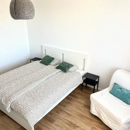 Apartment Quiet In Roznov P R